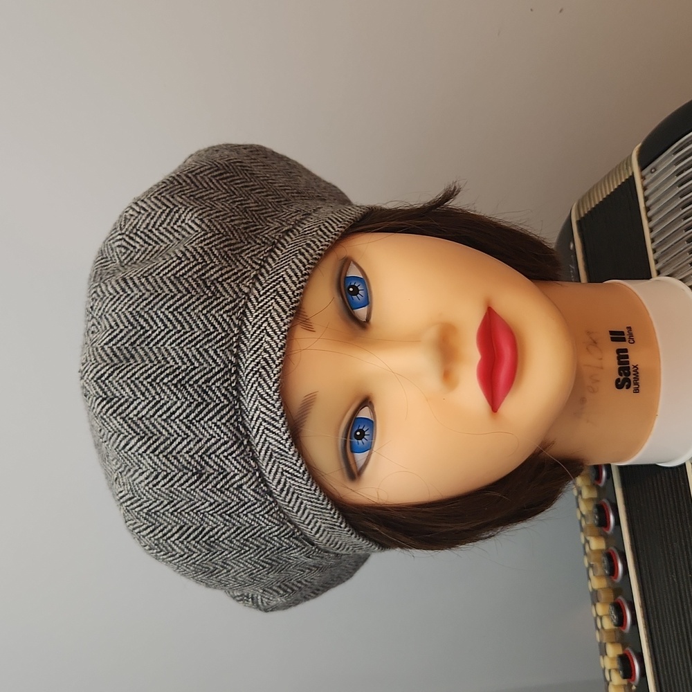 HOUNDSTOOTH BLACK & WHITE BERET - Picture 4 of 5